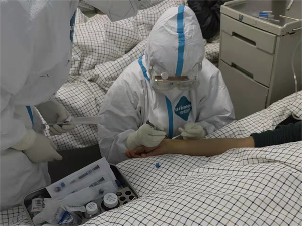 李静护士.jpg 李静护士.jpg