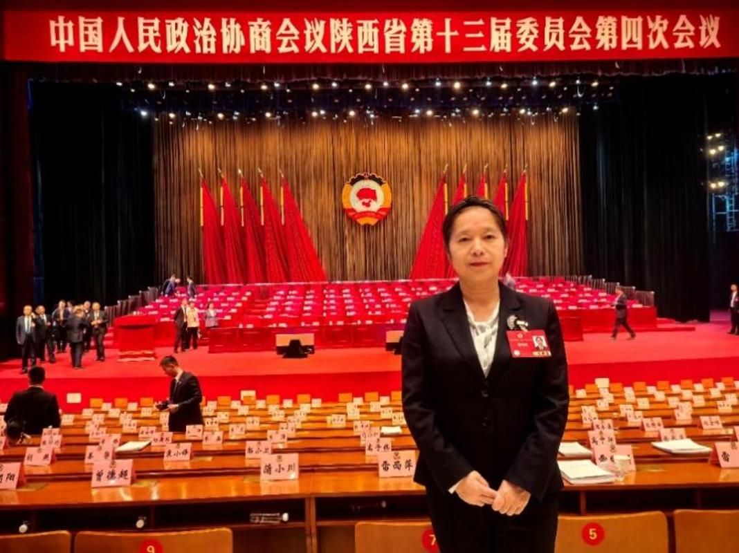 张明娟.jpg 张明娟.jpg