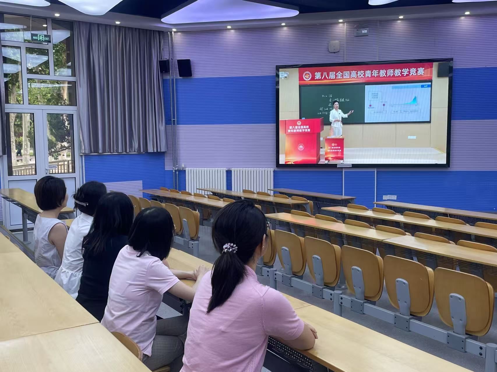 观摩.jpg