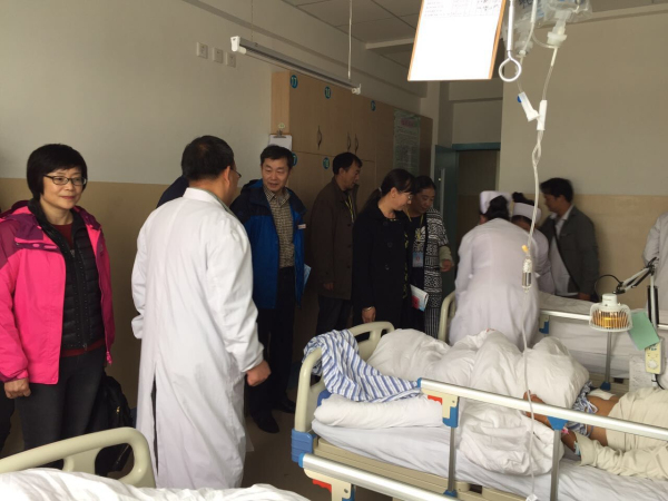 8深入病区.jpg 8深入病区.jpg