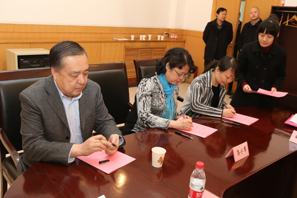 C:\Documents and Settings\Administrator\桌面\省政府小区诊所保健现场会\AK7R4302.JPG