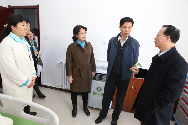 C:\Documents and Settings\Administrator\桌面\省政府小区诊所保健现场会\AK7R4250.JPG