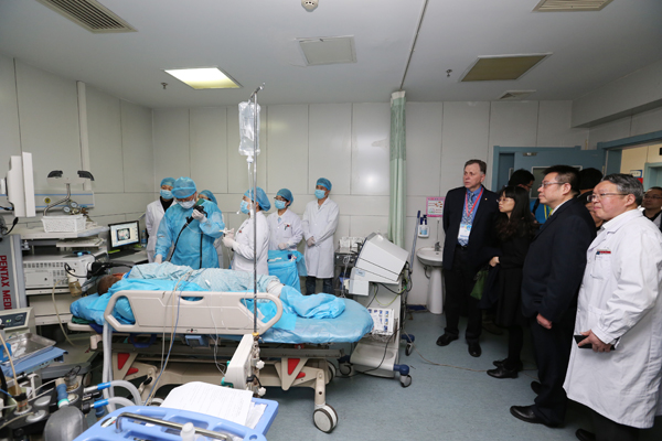 C:\Documents and Settings\Administrator\桌面\诺贝尔获奖教授来院交流照片\AK7R4685.JPG