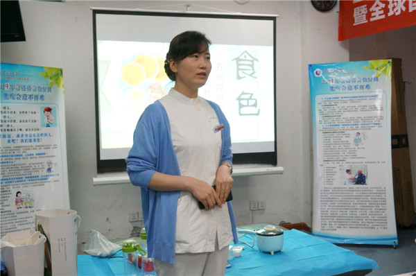 杨峰护士长主持.jpg