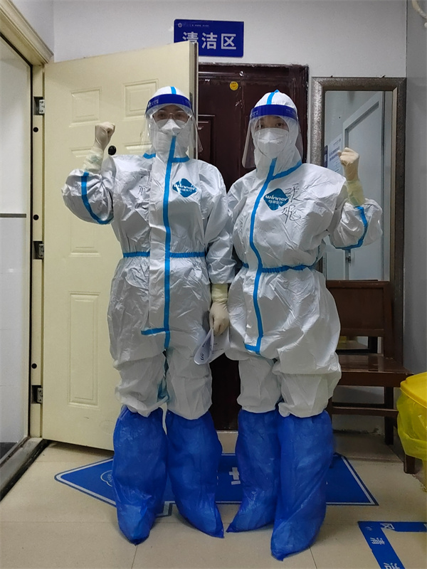 许丽红和张妮护士.jpg 许丽红和张妮护士.jpg