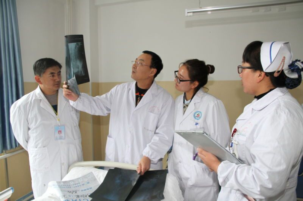 9甘为民教授.jpg 9甘为民教授.jpg