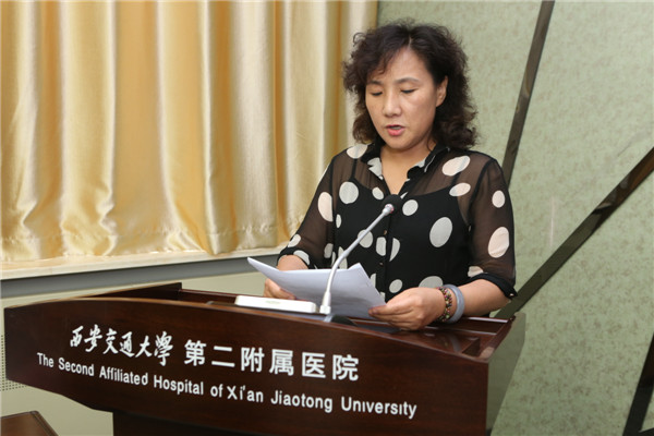 党委宣传部买秋霞部长宣读表彰文件.JPG 党委宣传部买秋霞部长宣读表彰文件.JPG