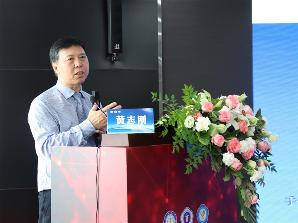 授课:黄志刚.jpg 授课:黄志刚.jpg