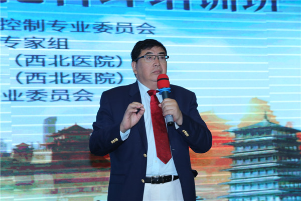 照片13:陕西省护理学会消毒供应专业委员会主委高振邦授课.JPG 照片13:陕西省护理学会消毒供应专业委员会主委高振邦授课.JPG