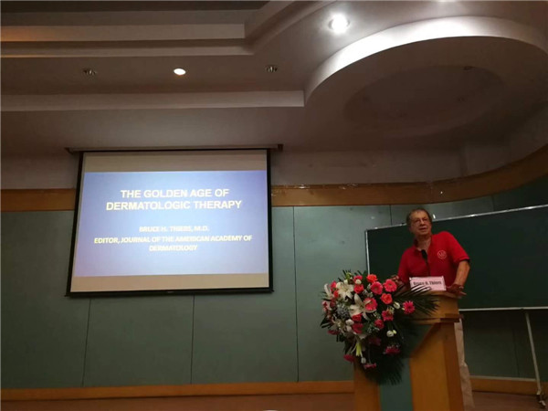 Bruce讲学.jpg Bruce讲学.jpg