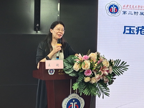 王利护士长_副本.jpg 王利护士长_副本.jpg