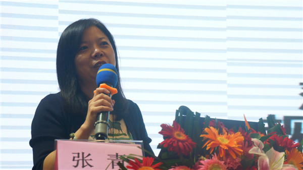 照片14:中华护理学会消毒供应中心专业委员会主委张青授课.JPG 照片14:中华护理学会消毒供应中心专业委员会主委张青授课.JPG