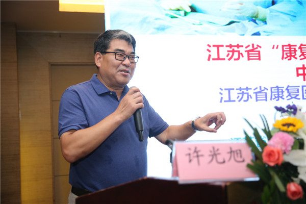 3.许光旭主任精彩讲座.jpg