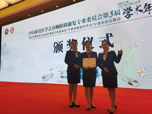 颁奖_副本.jpg 颁奖_副本.jpg