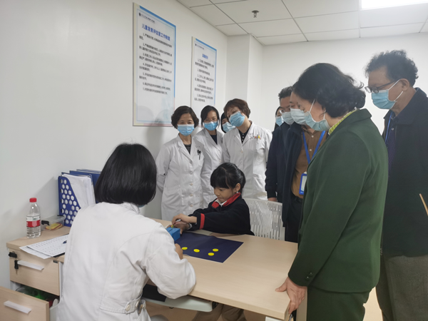 专家组参观评估室_副本.png 专家组参观评估室_副本.png