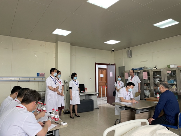 巡考胸心外科考场_副本.jpg 巡考胸心外科考场_副本.jpg