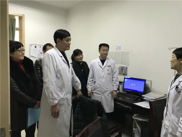 慰问住院职工 (3).jpg