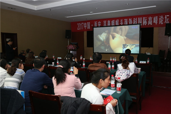 特设专家现场解剖演示环节.JPG 特设专家现场解剖演示环节.JPG