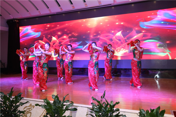 照片2:别开生面的开场迎宾舞蹈《开门红》.JPG 照片2:别开生面的开场迎宾舞蹈《开门红》.JPG