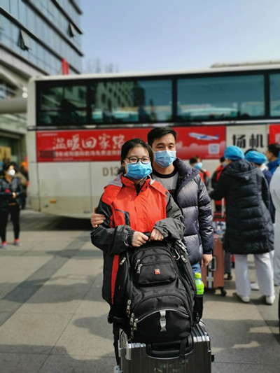 何静及其丈夫 _副本.jpg