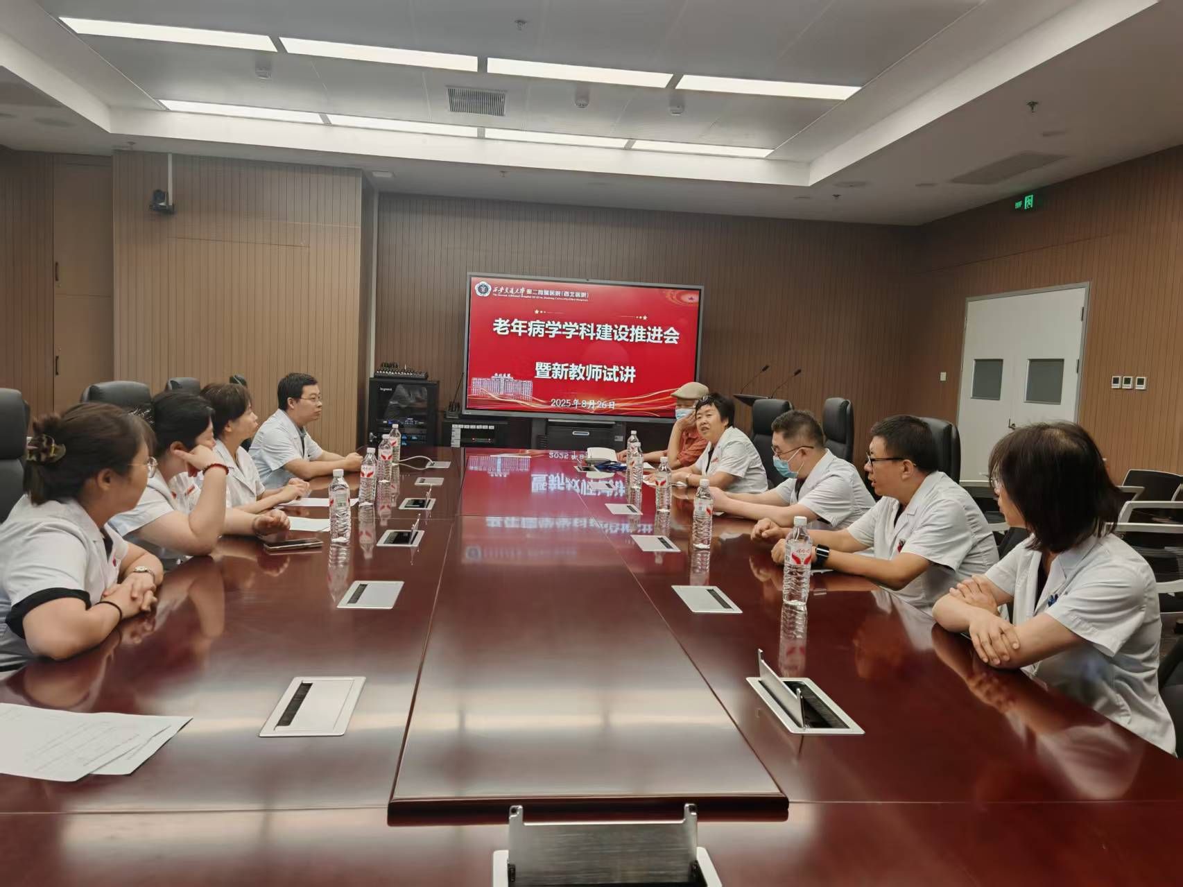 合影.jpg 合影.jpg