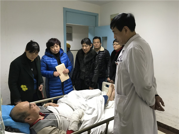 慰问住院职工 (5).jpg