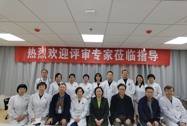 专家组合影_副本.png 专家组合影_副本.png