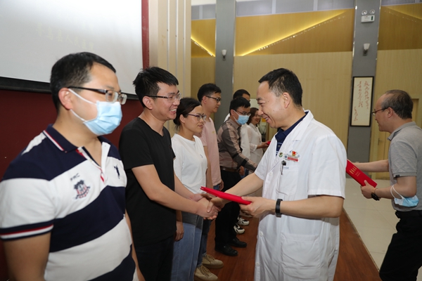 颁奖_副本.jpg 颁奖_副本.jpg