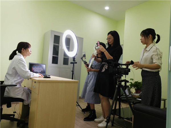 刘艳教授直播.jpg 刘艳教授直播.jpg