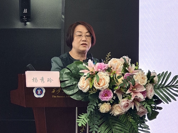 杨秀玲护士长_副本.jpg 杨秀玲护士长_副本.jpg