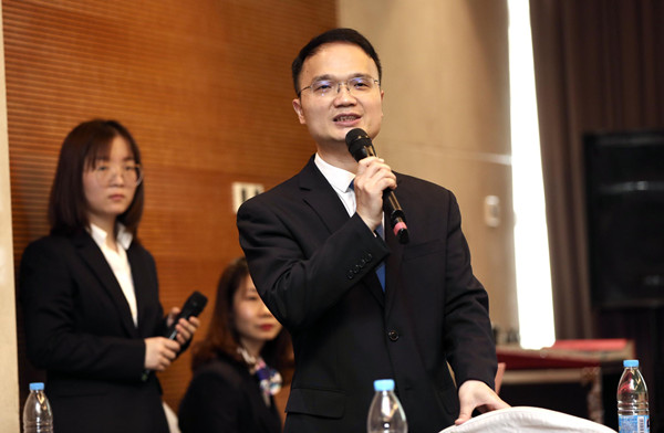 张主任_副本.jpg 张主任_副本.jpg