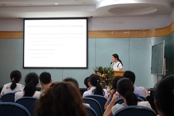 图片2-小儿内科易晓青博士介绍相关进展.JPG 图片2-小儿内科易晓青博士介绍相关进展.JPG