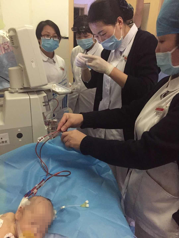 crrt护士小心翼翼上机_副本.jpg crrt护士小心翼翼上机_副本.jpg