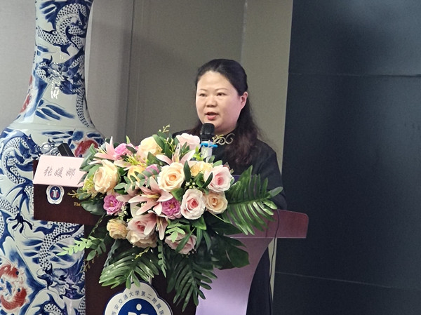 张媛娜护士长_副本.jpg 张媛娜护士长_副本.jpg