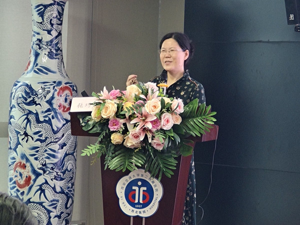 张巧玲理事长_副本.jpg 张巧玲理事长_副本.jpg