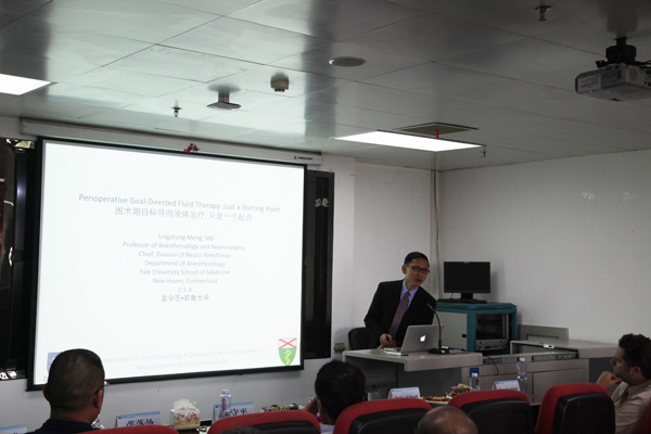 图4. 孟令忠教授进行“围术期目标导向液体治疗：只是一个起点”报告.jpg
