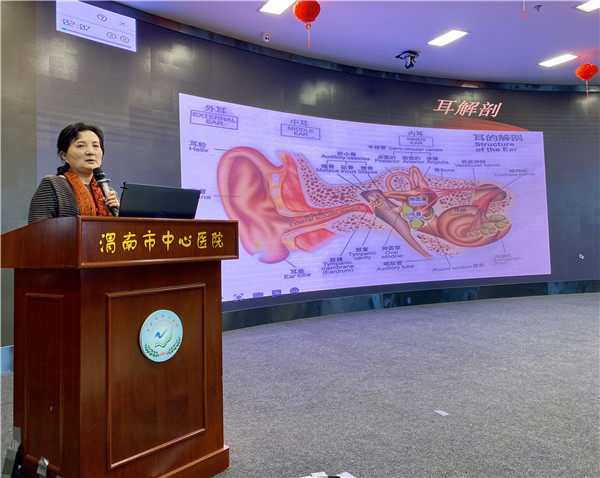 张晓彤(小图).jpg 张晓彤(小图).jpg