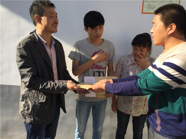 报道4照片2.jpg 报道4照片2.jpg