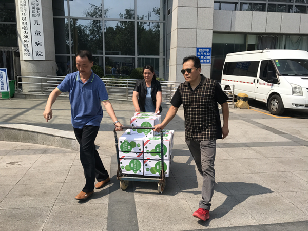 7.20慰问一线职工途中.JPG 7.20慰问一线职工途中.JPG