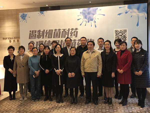 合影_副本.jpg 合影_副本.jpg