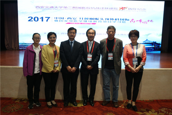 台湾大学楊怡和教授与耳科组专家及研究生合影留念.JPG 台湾大学楊怡和教授与耳科组专家及研究生合影留念.JPG