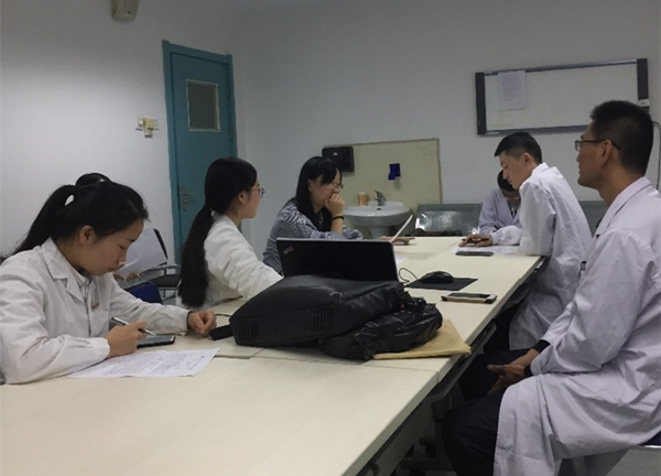 杨屹讨论_副本.jpg 杨屹讨论_副本.jpg