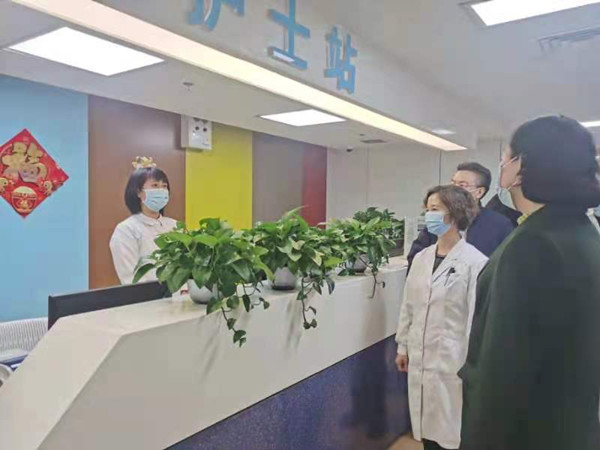 专家组参观神经康复病区_副本.jpg 专家组参观神经康复病区_副本.jpg