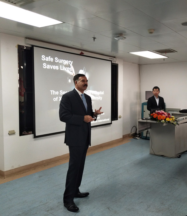 David Jaimovich教授进行学术讲座.jpg David Jaimovich教授进行学术讲座.jpg