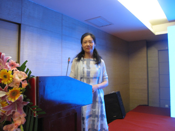 何旭英_副本.jpg 何旭英_副本.jpg