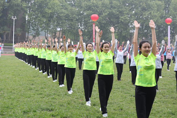 体操_副本.jpg 体操_副本.jpg