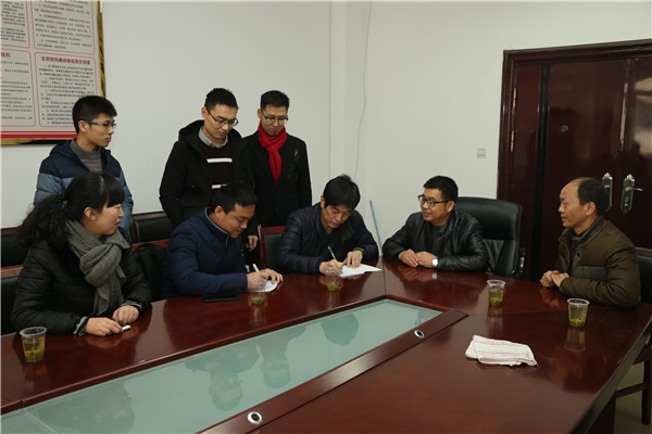 16.平利县中医院领导与博士生们座谈.jpg